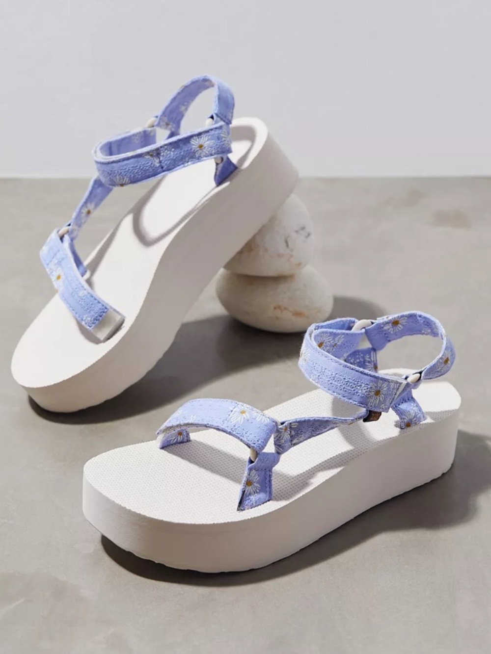 Teva Flatform Universal Gloriosa Sandal with Lavender Daisy Straps
